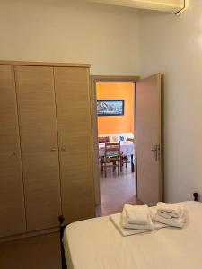 Ένα ή περισσότερα κρεβάτια σε δωμάτιο στο Sofia Apartments