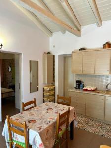 Η κουζίνα ή μικρή κουζίνα στο Sofia Apartments