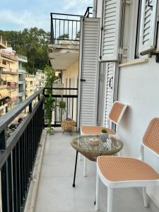 a balcony with chairs and a table on a building at Molys House in Igoumenitsa