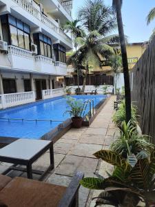 Hotel pleasure inn near turtle beach morjim Manage by ld group of hospitality内部或周边的泳池
