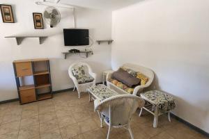 Μια τηλεόραση ή/και κέντρο ψυχαγωγίας στο Veeris Apartments