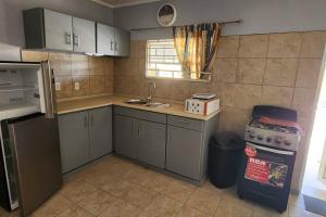 Η κουζίνα ή μικρή κουζίνα στο Veeris Apartments