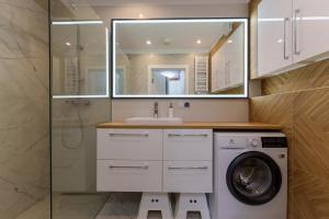 Kúpeľňa v ubytovaní Oaza Spa z prywatną Sauną by Perłowa Przystań Rent + 37 fotografií