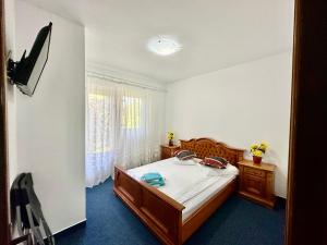 a small bedroom with a bed and a window at Sunsilva in Olimp