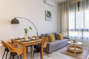a living room with a table and a couch at Global Eco B3 in Fuengirola