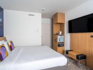 Postel nebo postele na pokoji v ubytování Novotel Paris Charenton le Pont