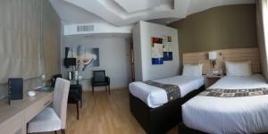 Postel nebo postele na pokoji v ubytování Crystal Hotel + 32 fotografií