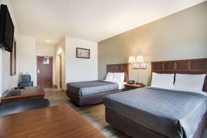 Postel nebo postele na pokoji v ubytování Econo Lodge