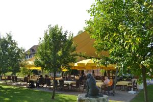 
Ein Restaurant oder anderes Speiselokal in der Unterkunft Kloster Dornach / Basel 
