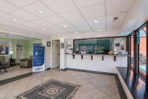 Ο χώρος του λόμπι ή της ρεσεψιόν στο Quality Inn Little Creek +28 φωτογραφίες