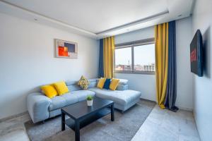 Una televisión o centro de entretenimiento en Appartement au centre de gueliz