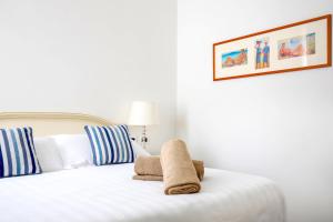 Łóżko lub łóżka w pokoju w obiekcie La Reginella Resort & Spa