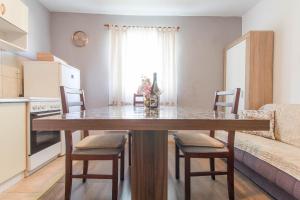 Kuchyň nebo kuchyňský kout v ubytování Tranquil Retreat Apartment Bozic