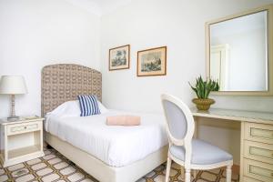 Łóżko lub łóżka w pokoju w obiekcie La Reginella Resort & Spa