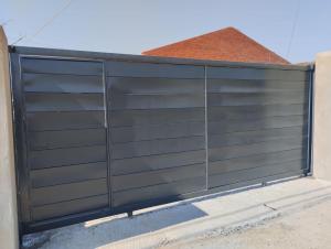 Imagen de la galería de Stylish Self Catering Unit in Maseru CBD, en Maseru