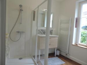 Koupelna v ubytování La Maison Broc'Art + 42 fotografií