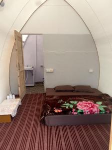 En eller flere senge i et værelse på Vintage Vista Camps