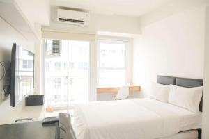 Μια τηλεόραση ή/και κέντρο ψυχαγωγίας στο Modern and Nice Studio Citra Living Apartment By Travelio