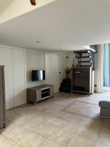 TV a/nebo společenská místnost v ubytování Fronte Porto Home