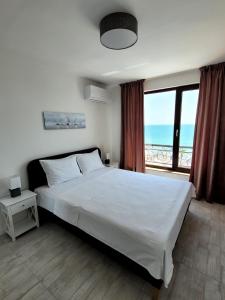 Postel nebo postele na pokoji v ubytování ONYX 1 Private Apartment Kralev + 24 fotografií