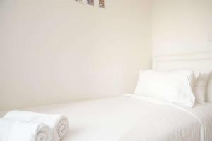 Gallery image of Well Furnished and Restful 2BR Tokyo Riverside PIK 2 Apartment By Travelio in Rawalembang