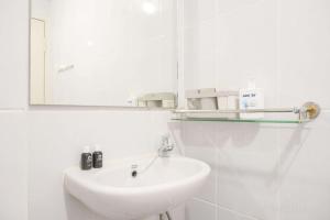 Galeriebild der Unterkunft Homey and Cozy Designed 2BR at Tokyo Riverside PIK 2 Apartment By Travelio in Rawalembang