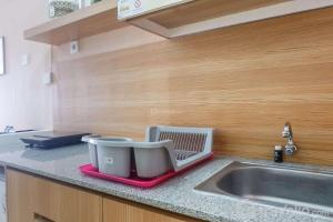 Kuchyň nebo kuchyňský kout v ubytování Best Value Studio Room Apartment at Pavilion Permata By Travelio + 6 fotografií