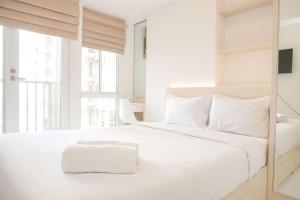 Una cama o camas en una habitación de Simply Studio at 18th Floor Tokyo Riverside PIK 2 Apartment By Travelio