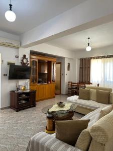 TV a/nebo společenská místnost v ubytování Albi's Guesthouse