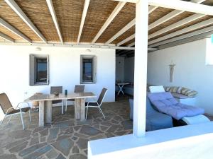 Posezení v ubytování Quiet 2-bedroom sea view villa with shared pool