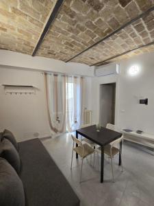 a living room with a table and a couch at Perla -Centro Storico Vasto- in Vasto