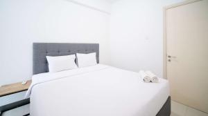 Voodi või voodid majutusasutuse Compact and Homey 2BR at Benson Supermall Mansion Apartment By Travelio toas +13 fotot