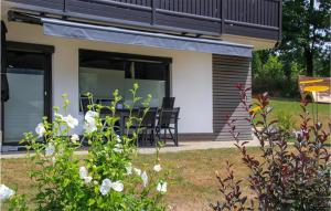 Κήπος έξω από το 2 Bedroom Cozy Apartment In Arrach