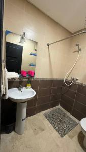 Ένα μπάνιο στο Appartement Avec Piscine à Fés