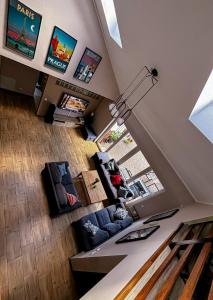 an overhead view of a living room with a couch at Siedlisko Błotnia in Mierzeszyn
