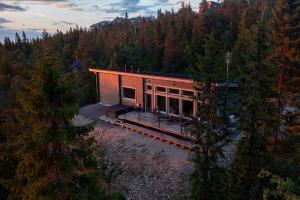 an aerial view of a house in the woods at Näköalahuvila Pikku-Syötteen Helmi in Syöte