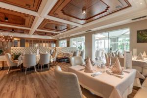 Reštaurácia alebo iné gastronomické zariadenie v ubytovaní Aktiv & Relax Hotel Hubertus