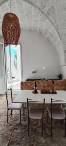 A seating area at Casa Vacanza "La Mangiatoia in corte"