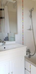 a white bathroom with a sink and a mirror at Résidence Le Village Marin in Porto-Vecchio