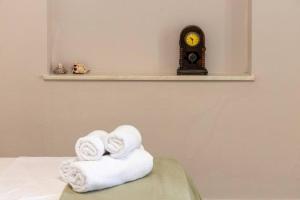 Posteľ alebo postele v izbe v ubytovaní Mellow mood Tinos Town