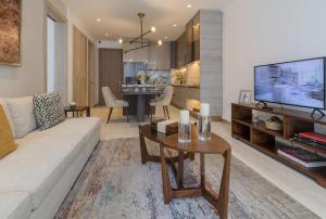 a living room with a couch and a tv and a table at New Coliving Ecuador Luxury Residences in Quito