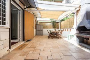 Un balcon sau o terasă la Trilocale con patio esterno