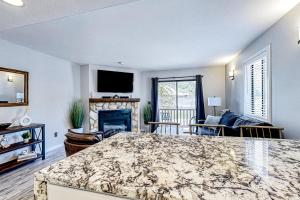 a living room with a fireplace and a tv at Elegant Escape in Park City