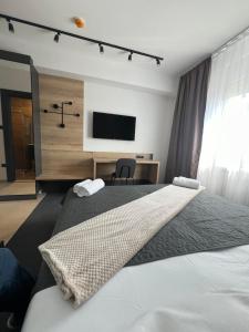 Ένα ή περισσότερα κρεβάτια σε δωμάτιο στο Sremsky inn