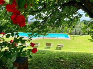 Bazén v ubytovaní Le Serre Suites & Apartments alebo v jeho blízkosti