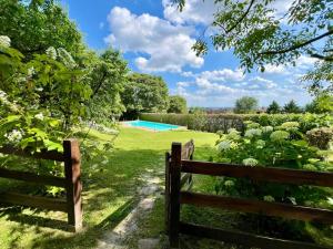 Bazén v ubytovaní Le Serre Suites & Apartments alebo v jeho blízkosti