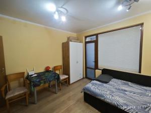 Ένα ή περισσότερα κρεβάτια σε δωμάτιο στο Apartment in the Center 2