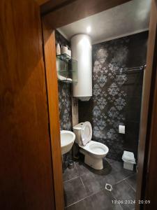 Ένα μπάνιο στο Apartment in the Center 2