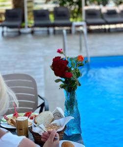 Bazén v ubytování Karos Hotel Llaman nebo v jeho okolí