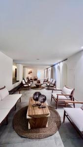 Posezení v ubytování OCEAN BLUE HOTEL & RESORT -Jbeil